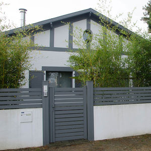 puerta para jardín de aluminio