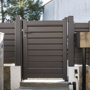 puerta para jardín de aluminio