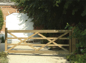 puerta para jardín de madera