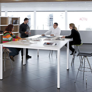 mesa de trabajo contemporánea