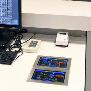 pantalla táctil para control de acceso