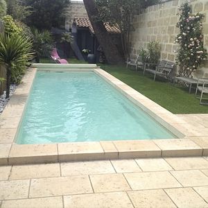 borde de piscina de piedra reconstituida