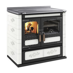 cocina con horno de leña