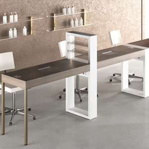 mesa de manicura con aspiradora