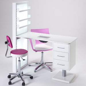 mesa de manicura con aspiradora
