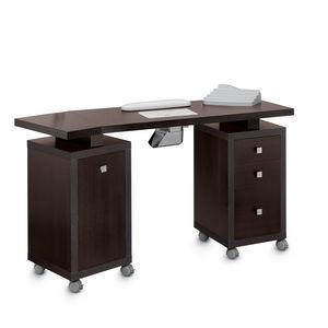 mesa de manicura con aspiradora