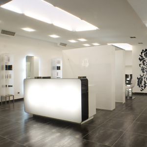 mostrador de recepción laminado / de Plexiglas® / para peluquería / con luz