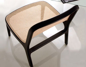 sillón bajo contemporáneo / de tejido / de haya / de ratán