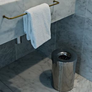 cubo de basura de baño