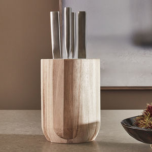 cuchillo de mesa con mango de metal
