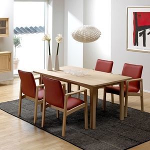 mesa de comedor de diseño escandinavo