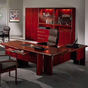 conjunto de escritorio y armarios para el sector profesional