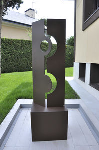 escultura de metal
