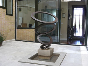escultura de acero Corten