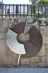 escultura de acero inoxidable