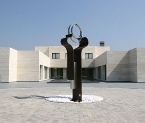 escultura de acero Corten