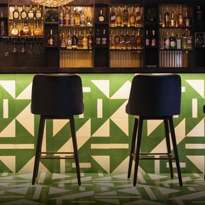 silla de bar contemporánea