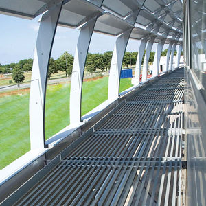 celosía con lamas de aluminio extruido