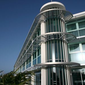 celosía con lamas de aluminio