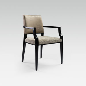 sillón contemporáneo / de tejido / de haya / con reposabrazos