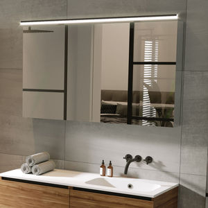 Armario de baño con espejo con iluminación integrada