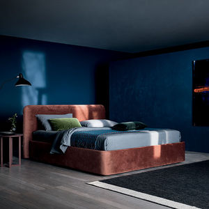 cama de matrimonio / contemporánea / tapizada / con cabecero tapizado