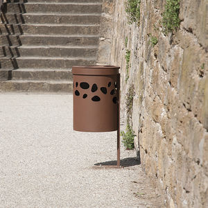 cubo de basura de pie