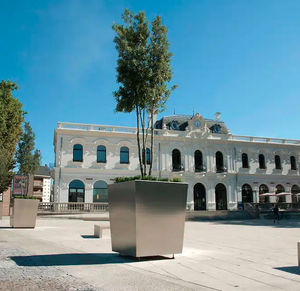 macetero para plantas grandes de acero galvanizado