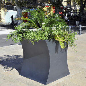 jardinera de acero inoxidable