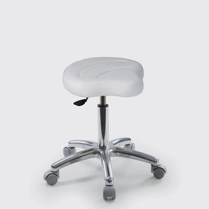 taburete de trabajo con base metálica