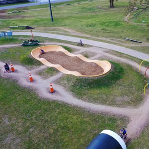 pumptrack para skatepark