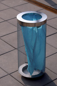 cubo de basura de acero galvanizado