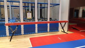 barra de equilibrio de gimnasia