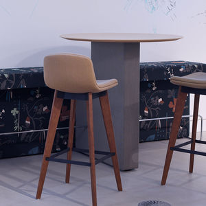 mesa alta contemporánea