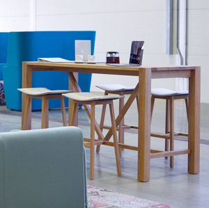 mesa alta contemporánea