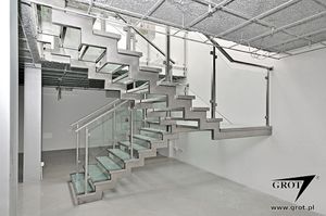escalera en U / estructura de metal / con peldaños de vidrio / sin contrahuellas