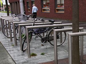 aparcabicis de acero galvanizado / de acero inoxidable / para espacio público