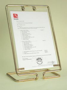 portafolletos en encimera