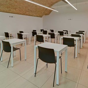 mesa para la enseñanza contemporánea