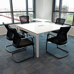 mesa de reuniones contemporánea