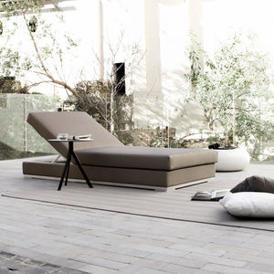 tumbona contemporánea / Sunbrella® / de aluminio / con respaldo ajustable