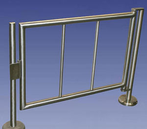 barrera de control de acceso / pivotante / de acero inoxidable / para espacio público