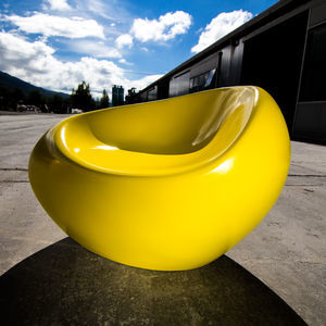 sillón urbano de diseño orgánico