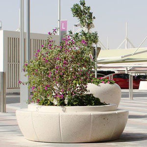 jardinera de piedra reconstituida