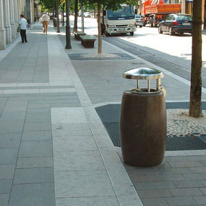 cubo de basura público