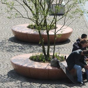 jardinera de piedra reconstituida