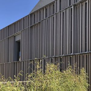 celosía con lamas de madera