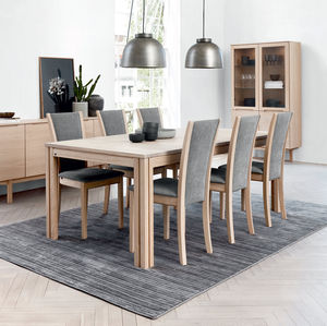 mesa de comedor de diseño escandinavo