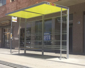 parada de autobús de vidrio