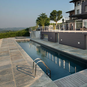 escalera elevada para piscina